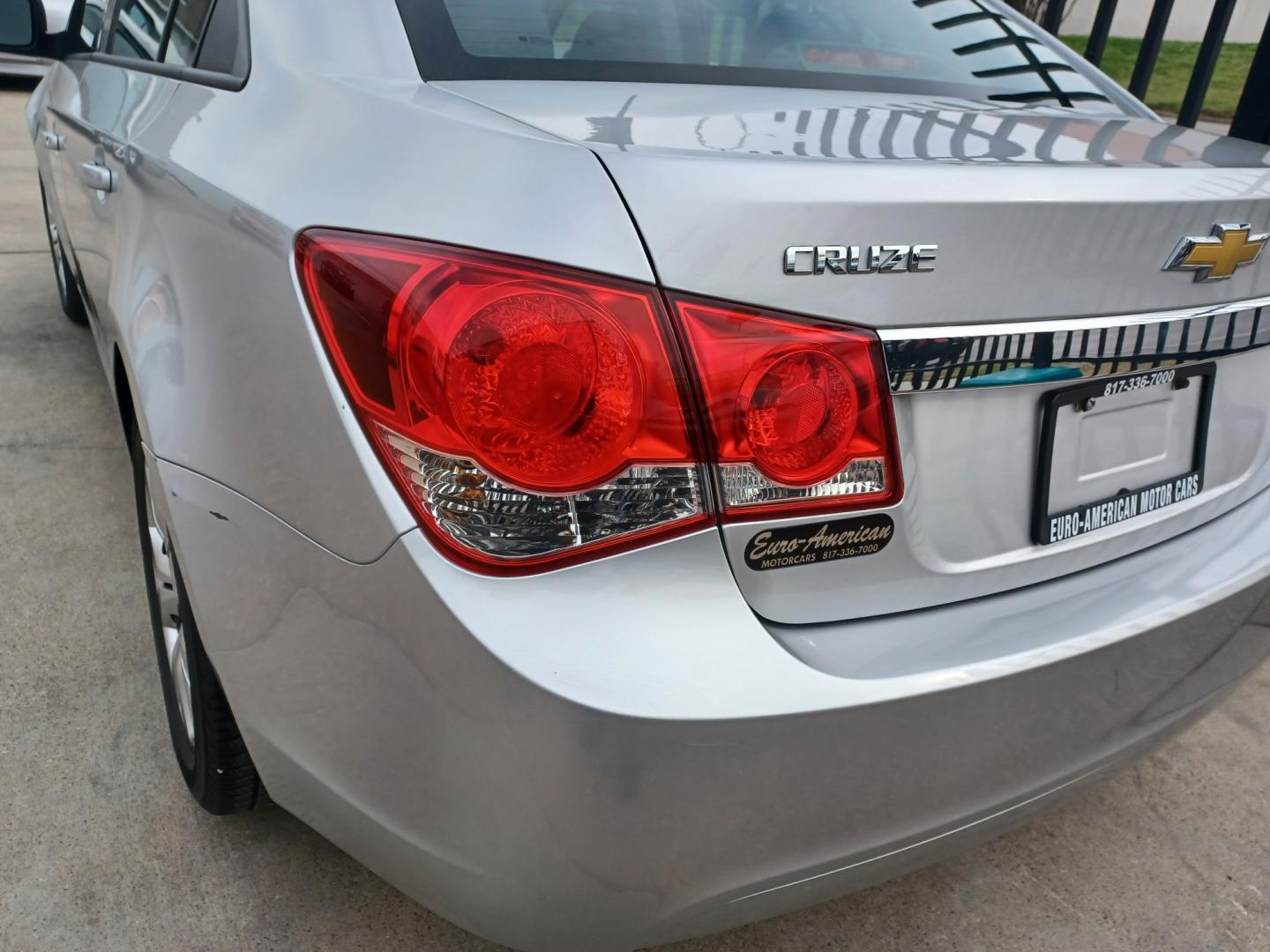 2015 SILVER /GRAY AND BLACK Chevrolet Cruze LS (1G1PA5SGXF7) with an 1.8L GAS I4 engine, 6-Speed Automatic transmission, located at 2001 E. Lancaster, Ft. Worth, 76103, (817) 336-7000, 32.746181, -97.301018 - Photo#7